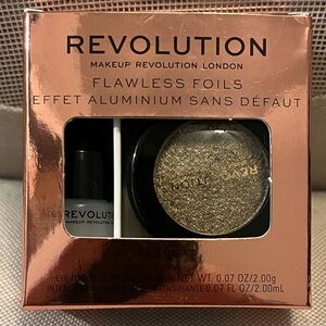 Revolution Flawless Foils Eye Shadow - Retreat New in Box